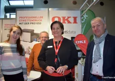 Das Team der OKI EUROPE Ltd. rund um Heike Janouch (2.v.l.). Oki Europe verkauft verschiedene Druckerlösungen. 